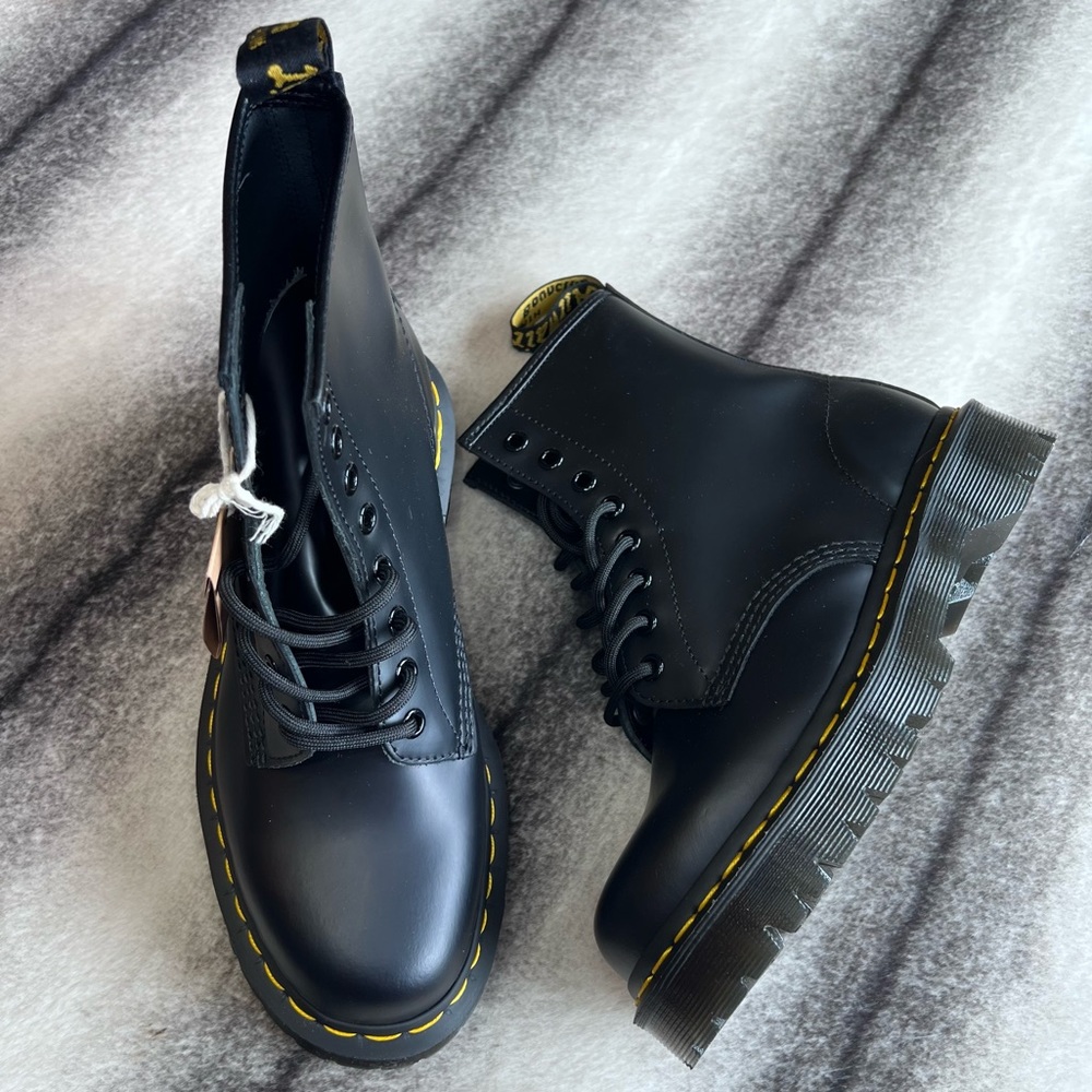NWT Doc Dr Martens Leather Lace Up Combat Boots